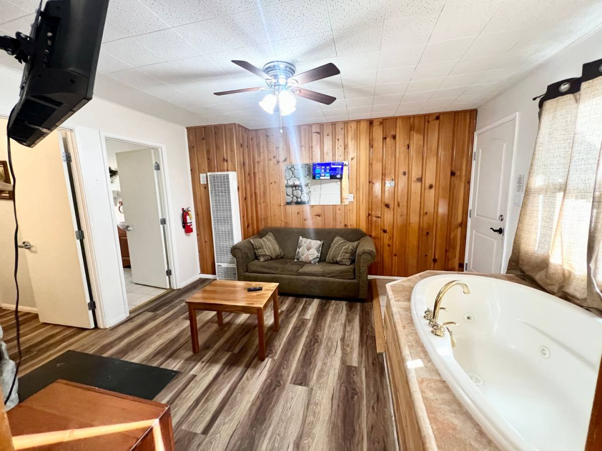 Apartment for rent at 877 Tulip Lane, Big Bear Lake, CA 92315