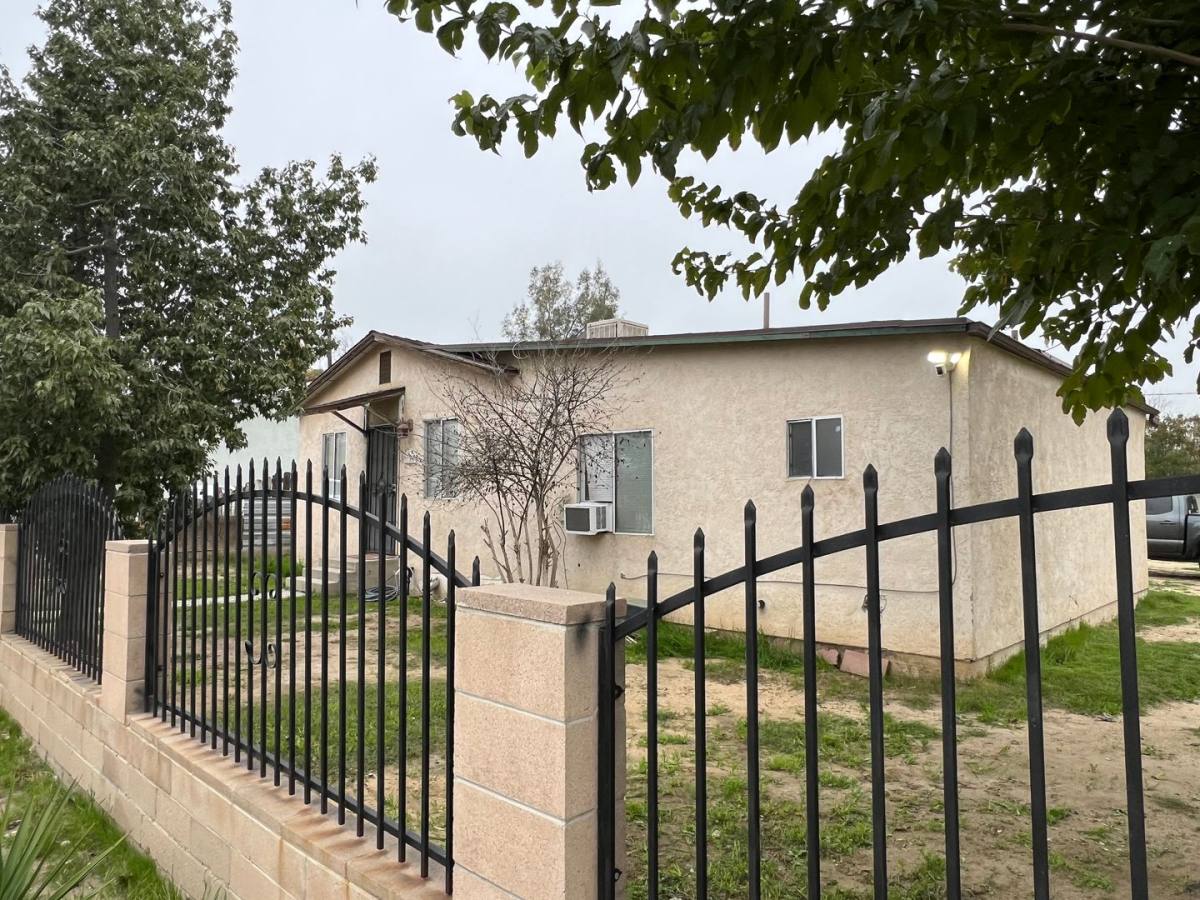 House for rent at 925 Pesante Rd, Bakersfield, CA 93306