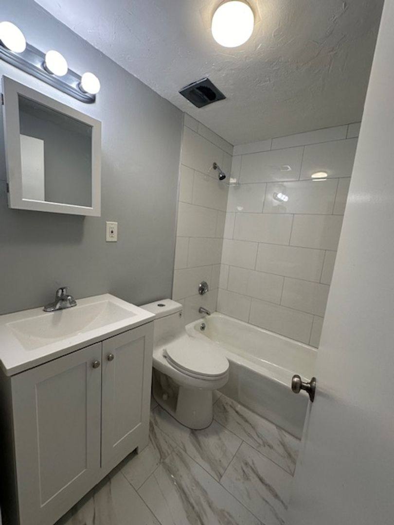 Apartment for rent at 362 Centre St, Quincy, MA 02169