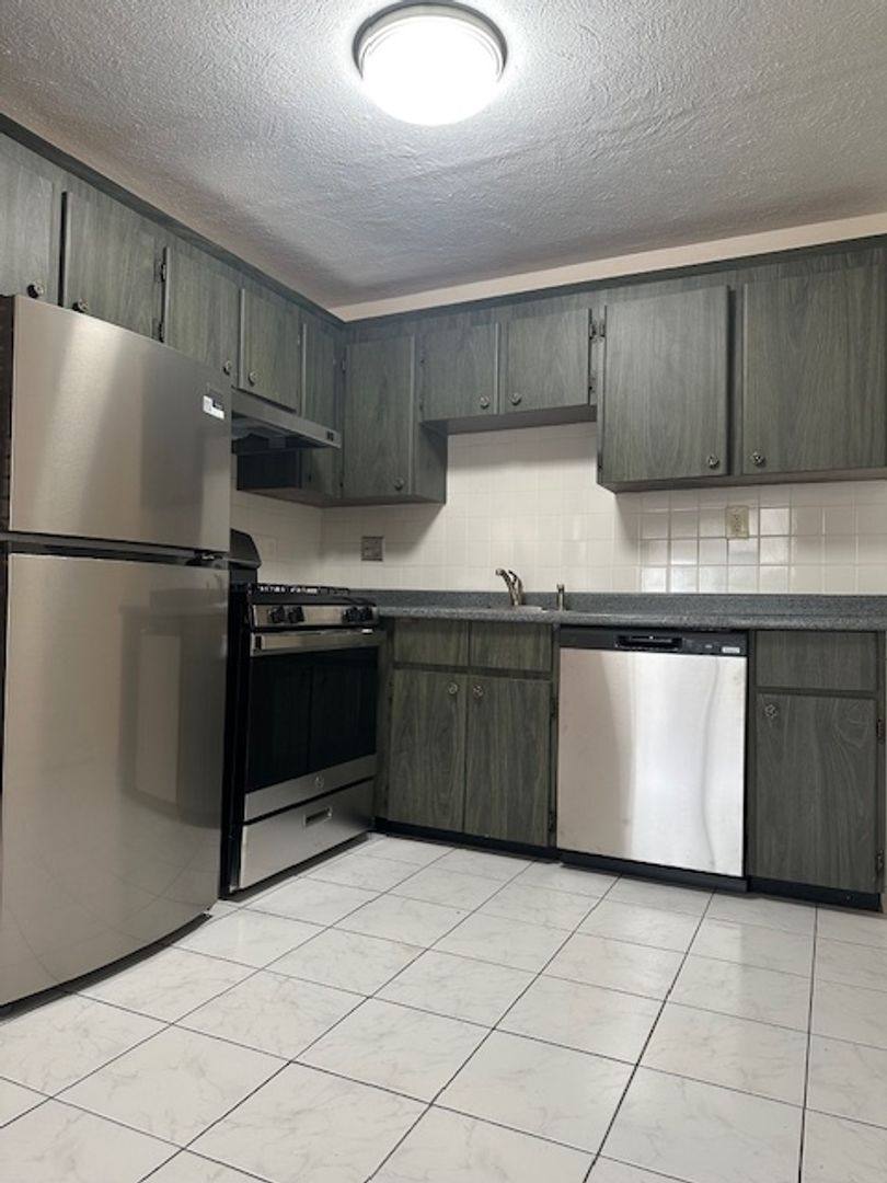 Apartment for rent at 362 Centre St, Quincy, MA 02169