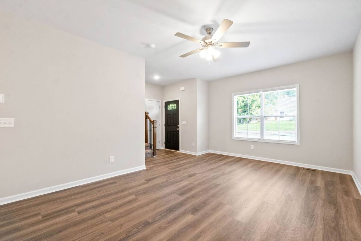 House for rent at 945 Cumberland Dr, Clarksville, TN 37040