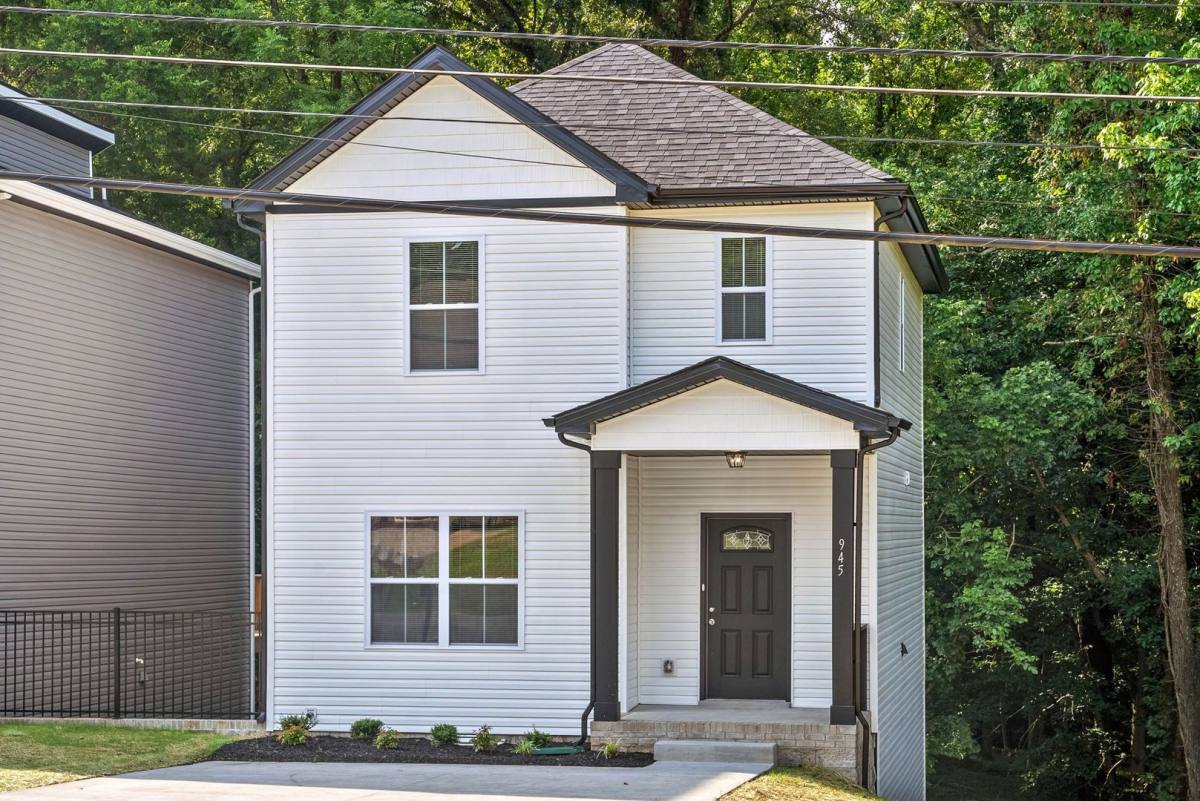 House for rent at 945 Cumberland Dr, Clarksville, TN 37040