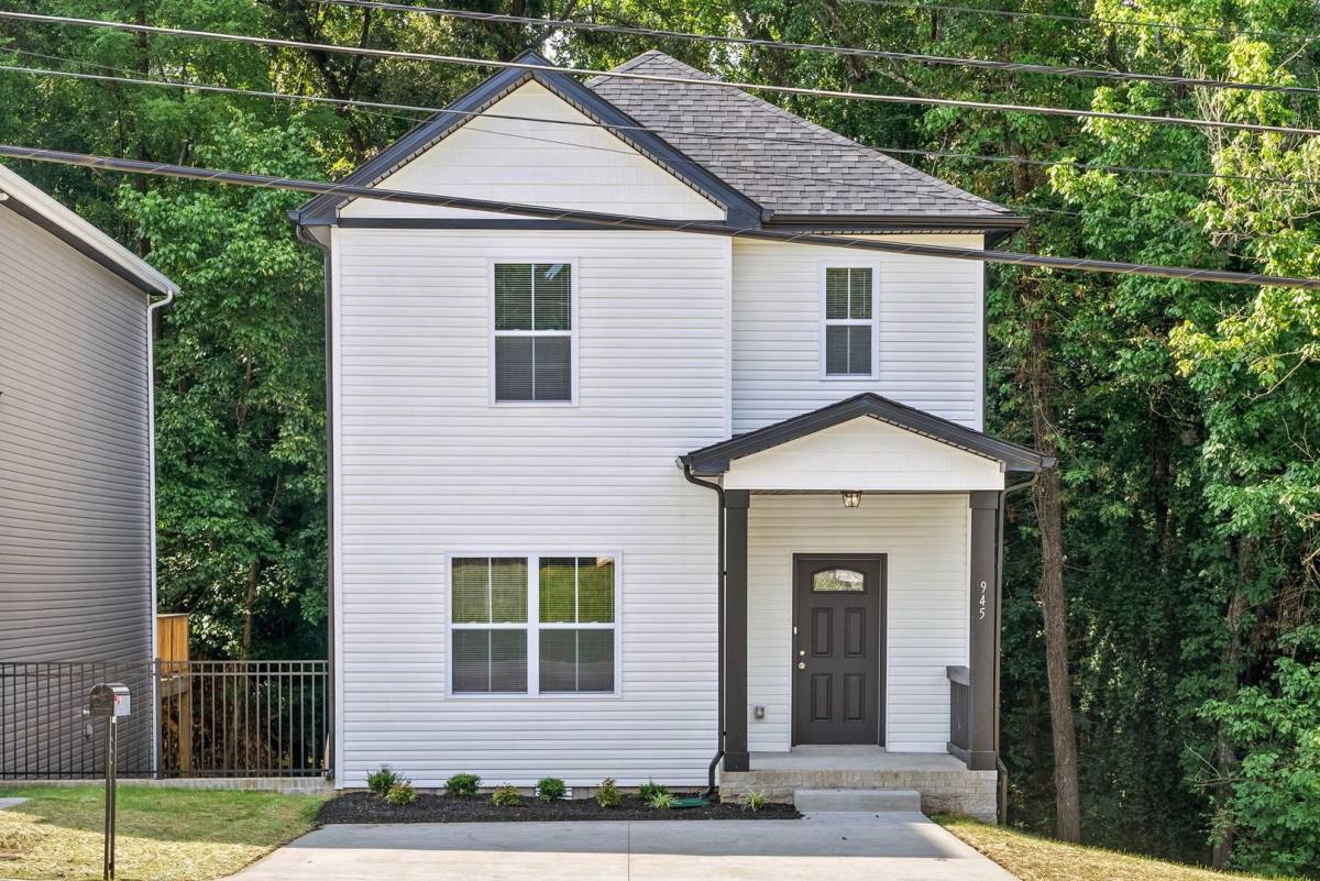 House for rent at 945 Cumberland Dr, Clarksville, TN 37040