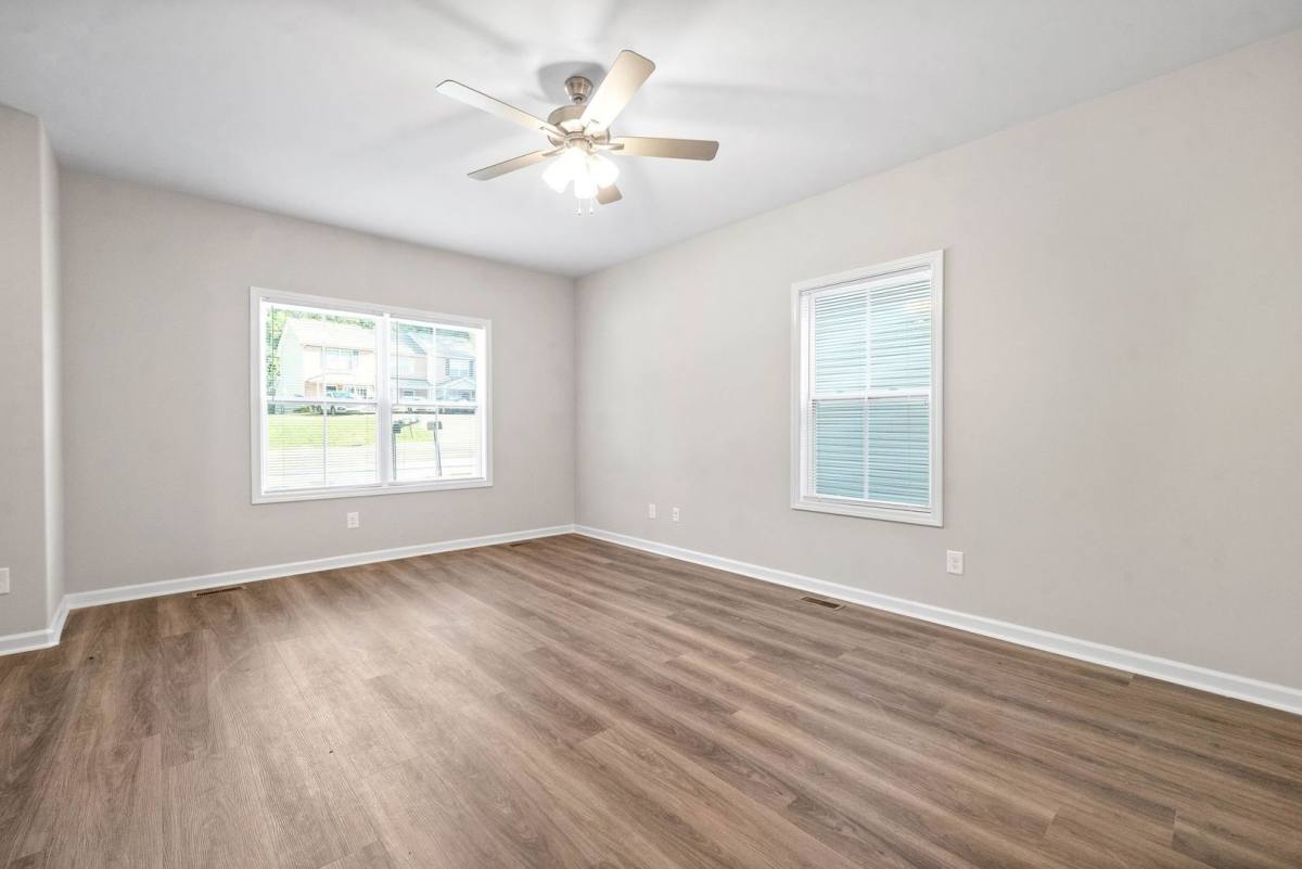 House for rent at 945 Cumberland Dr, Clarksville, TN 37040