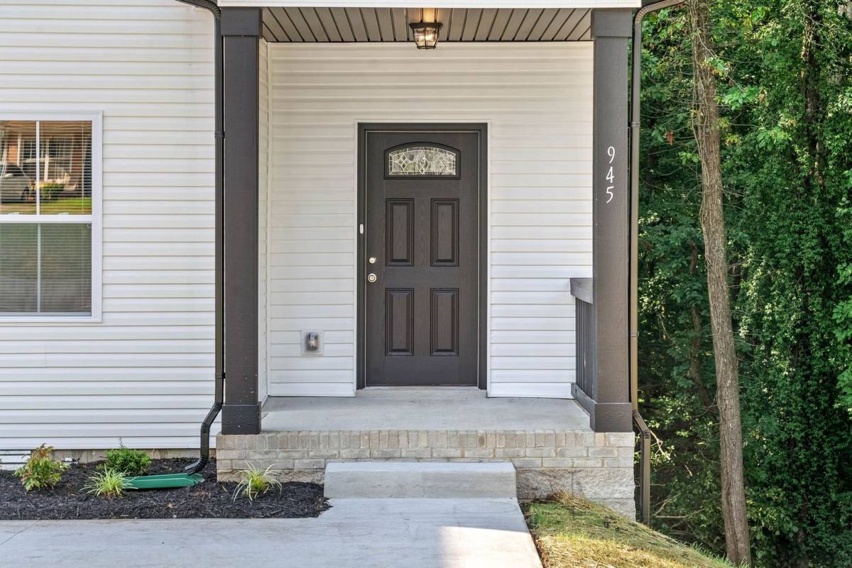 House for rent at 945 Cumberland Dr, Clarksville, TN 37040