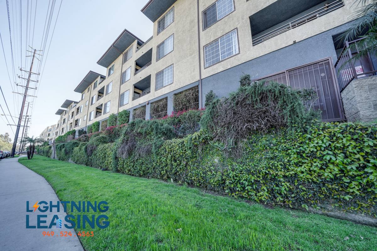 Apartment for rent at 2850 1 2 Riverside Dr #205D, Los Angeles, CA 90039