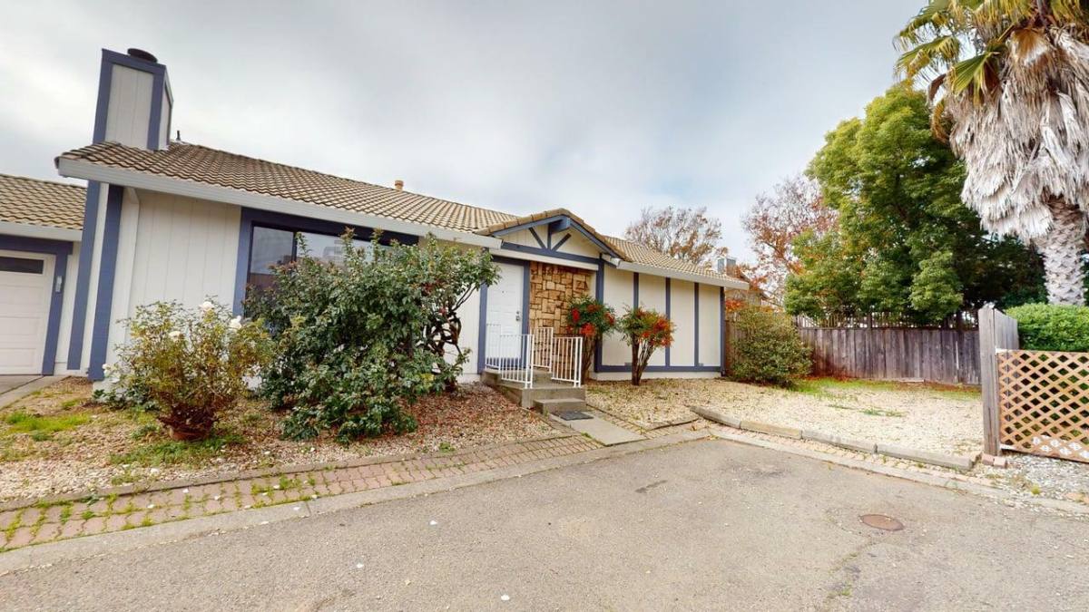 House for rent at 1653 Rainier Ave, Petaluma, CA 94954