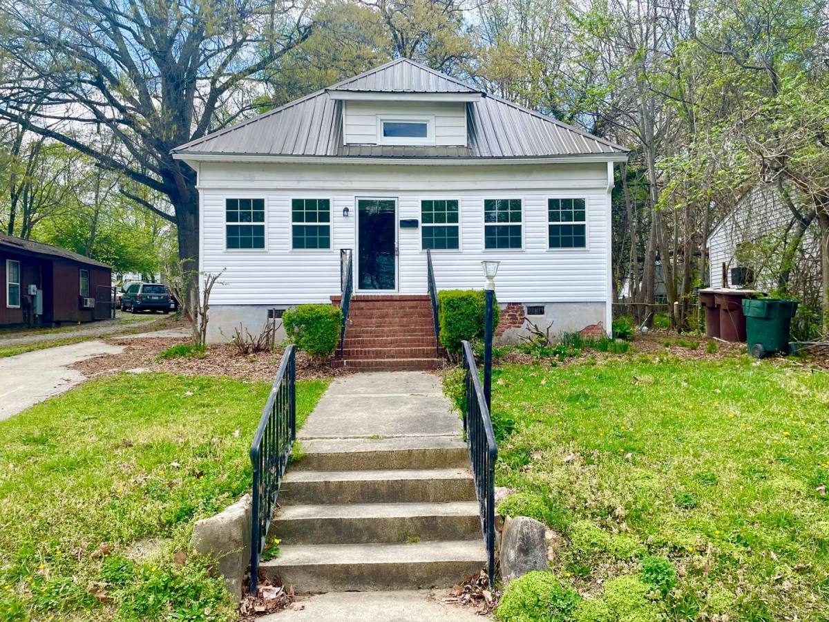 Apartment for rent at 1004 Highland Ave, Greensboro, NC 27403