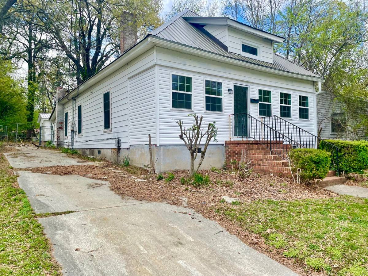 Apartment for rent at 1004 Highland Ave, Greensboro, NC 27403