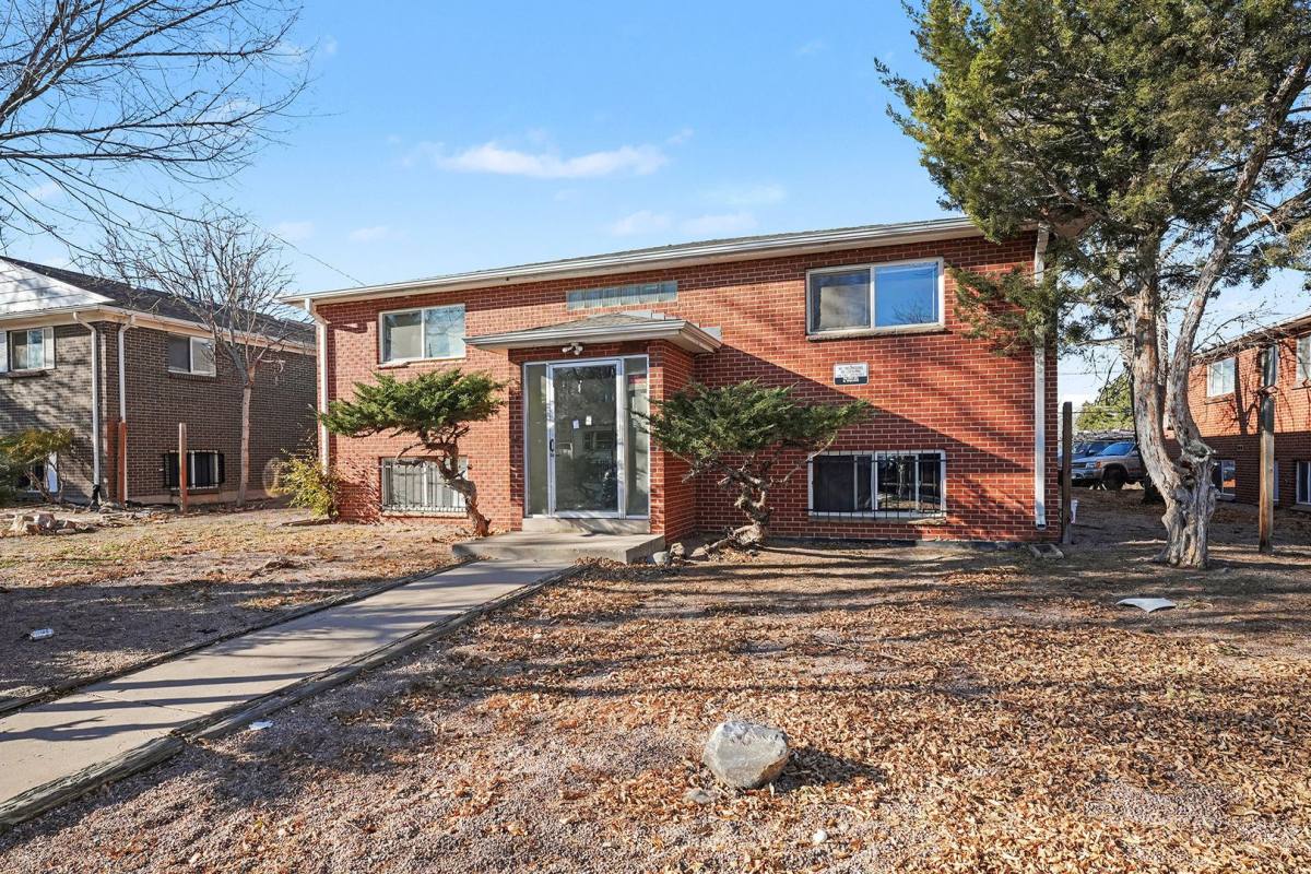 Apartment for rent at 1951 Clinton St, Aurora, CO 80010