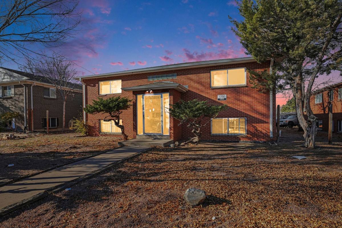 Apartment for rent at 1951 Clinton St, Aurora, CO 80010