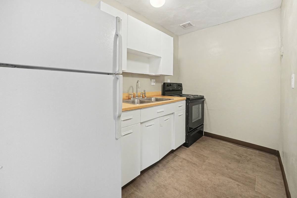 Apartment for rent at 1951 Clinton St, Aurora, CO 80010