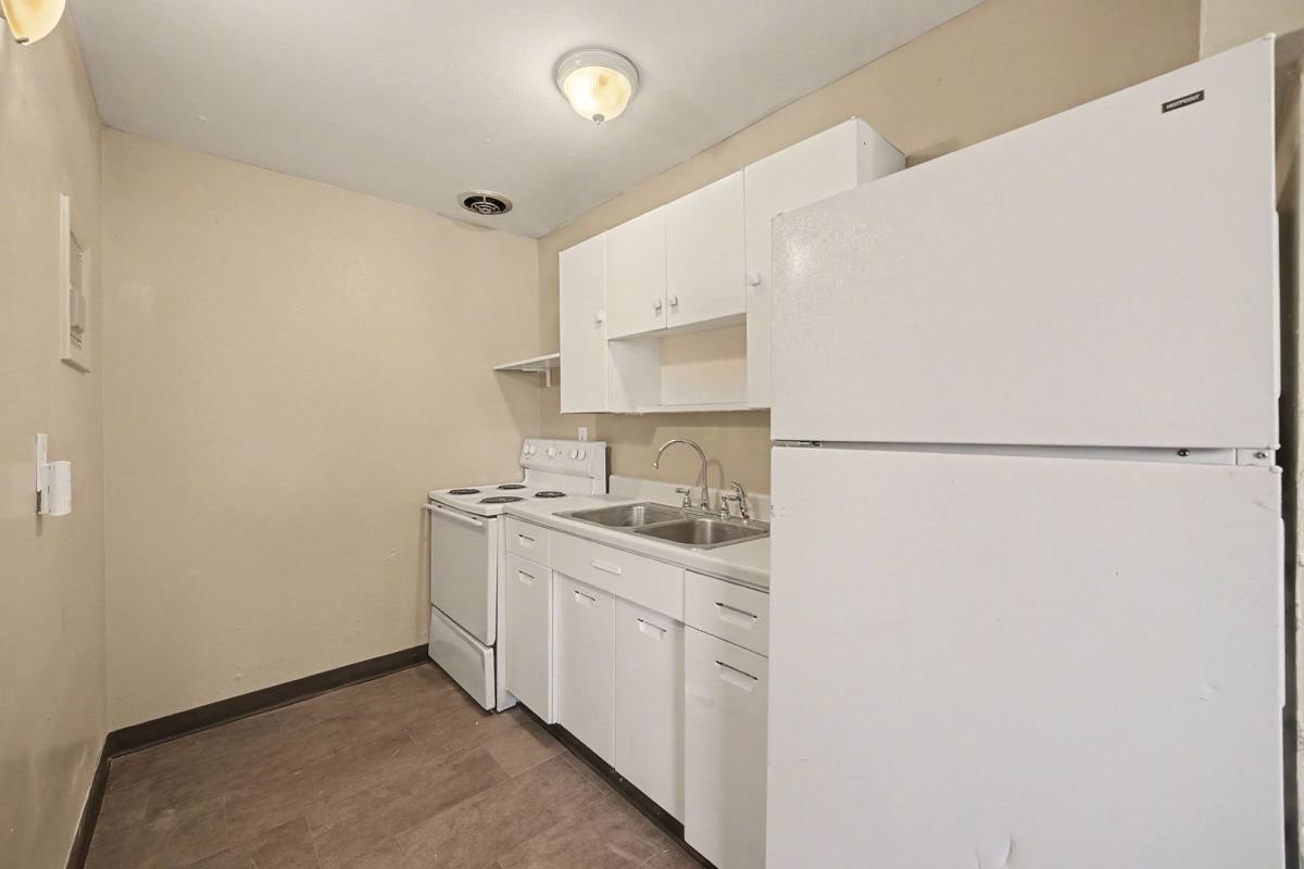 Apartment for rent at 1951 Clinton St, Aurora, CO 80010