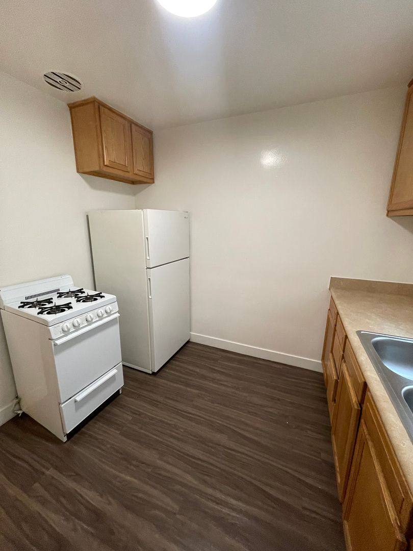 Apartment for rent at 1120 Chestnut Ave, Long Beach, CA 90813