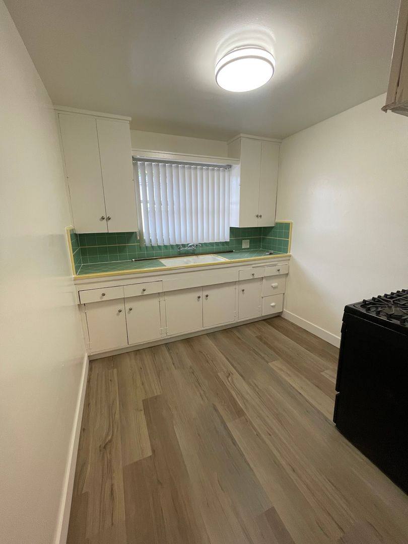 Apartment for rent at 1120 Chestnut Ave, Long Beach, CA 90813