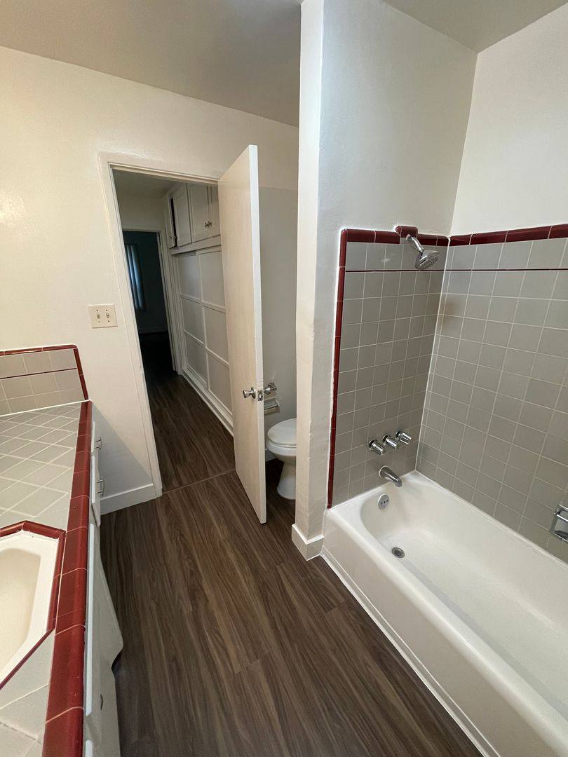 Apartment for rent at 1120 Chestnut Ave, Long Beach, CA 90813