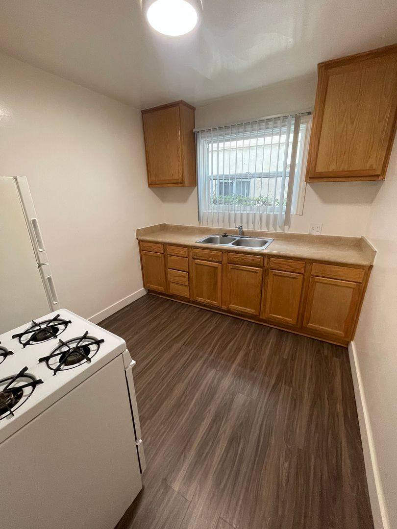 Apartment for rent at 1120 Chestnut Ave, Long Beach, CA 90813