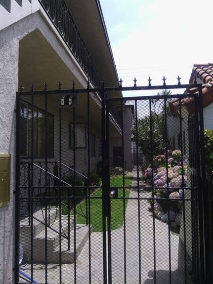 Apartment for rent at 2066 Cedar Ave, Long Beach, CA 90806