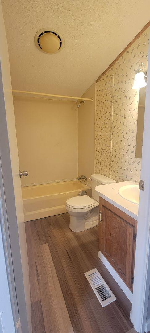 Apartment for rent at 9825 US-Highway 136 W, Macomb, IL 61455