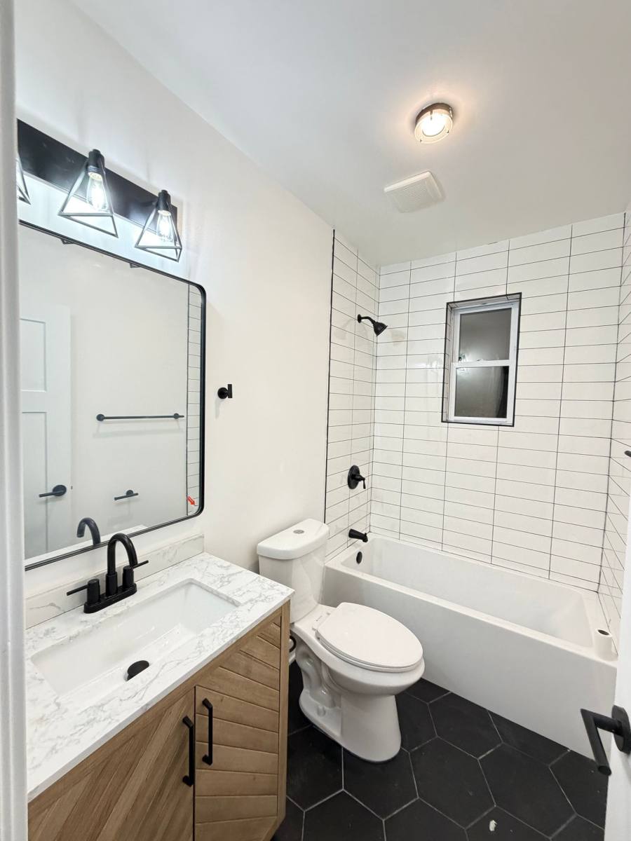 Apartment for rent at 6350 S St Lawrence Ave, Chicago, IL 60637