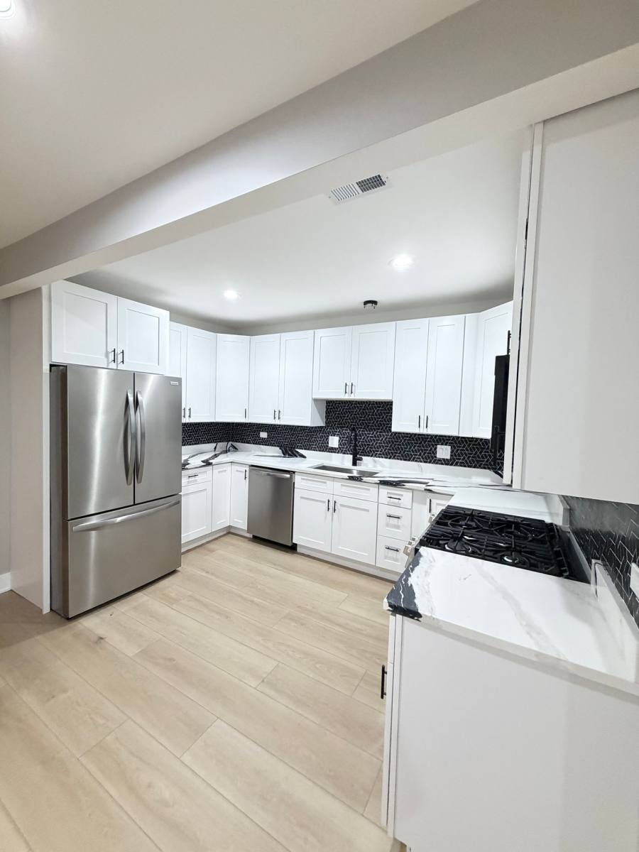 Apartment for rent at 6350 S St Lawrence Ave, Chicago, IL 60637