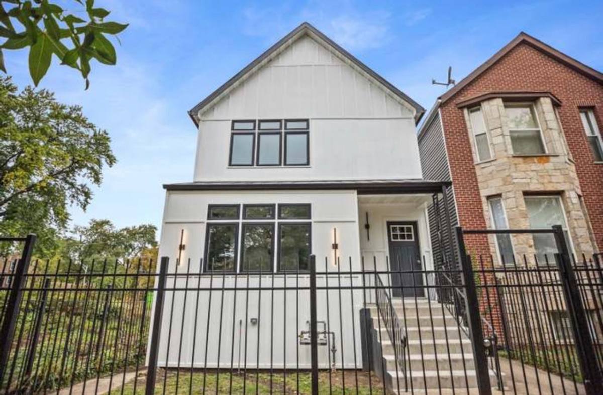 Apartment for rent at 6350 S St Lawrence Ave, Chicago, IL 60637
