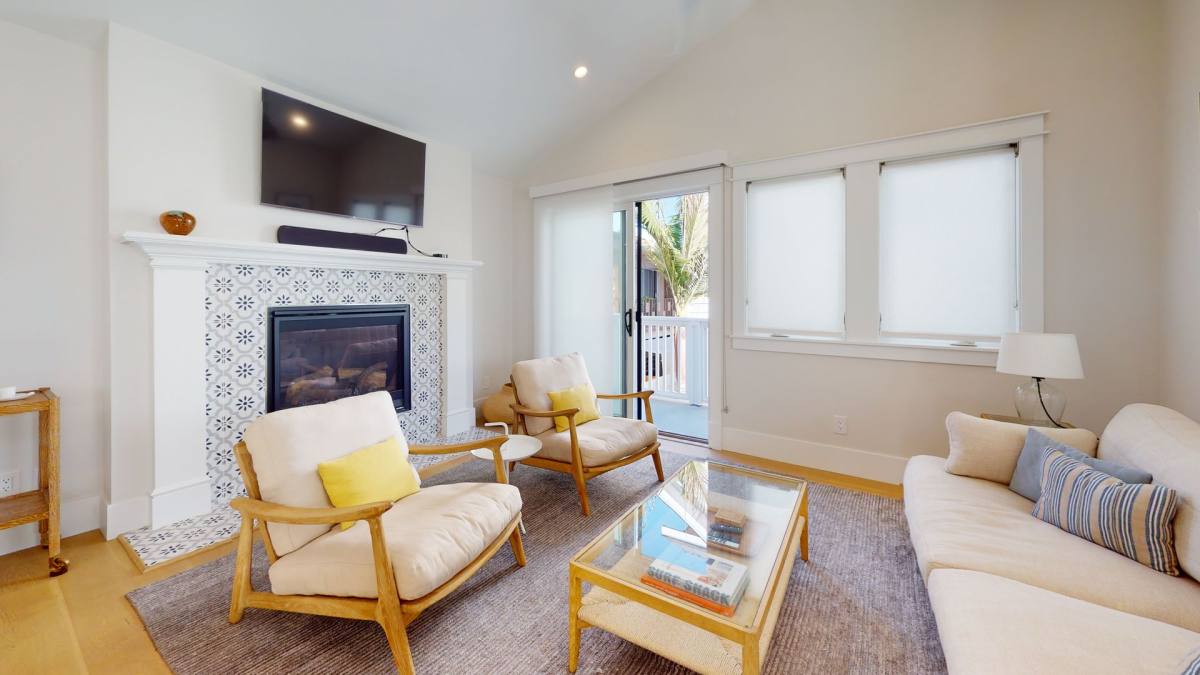 Apartment for rent at 958 F Ave, Coronado, CA 92118