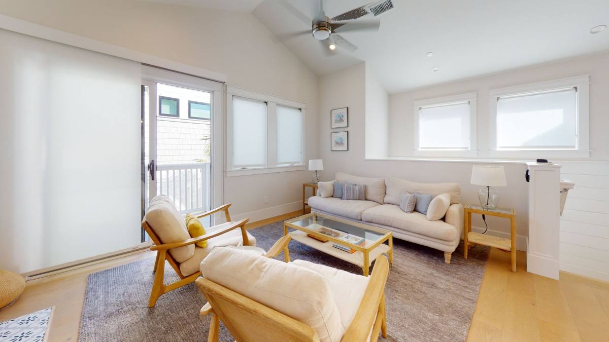 Apartment for rent at 958 F Ave, Coronado, CA 92118