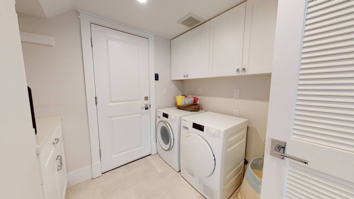 Apartment for rent at 958 F Ave, Coronado, CA 92118