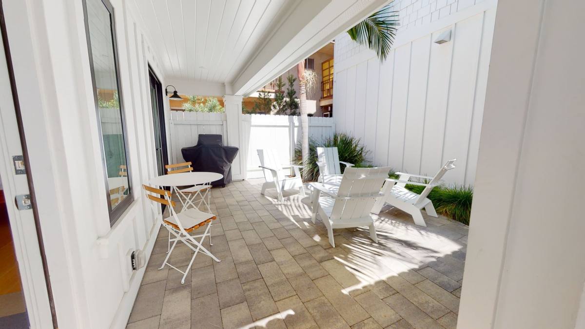 Apartment for rent at 958 F Ave, Coronado, CA 92118