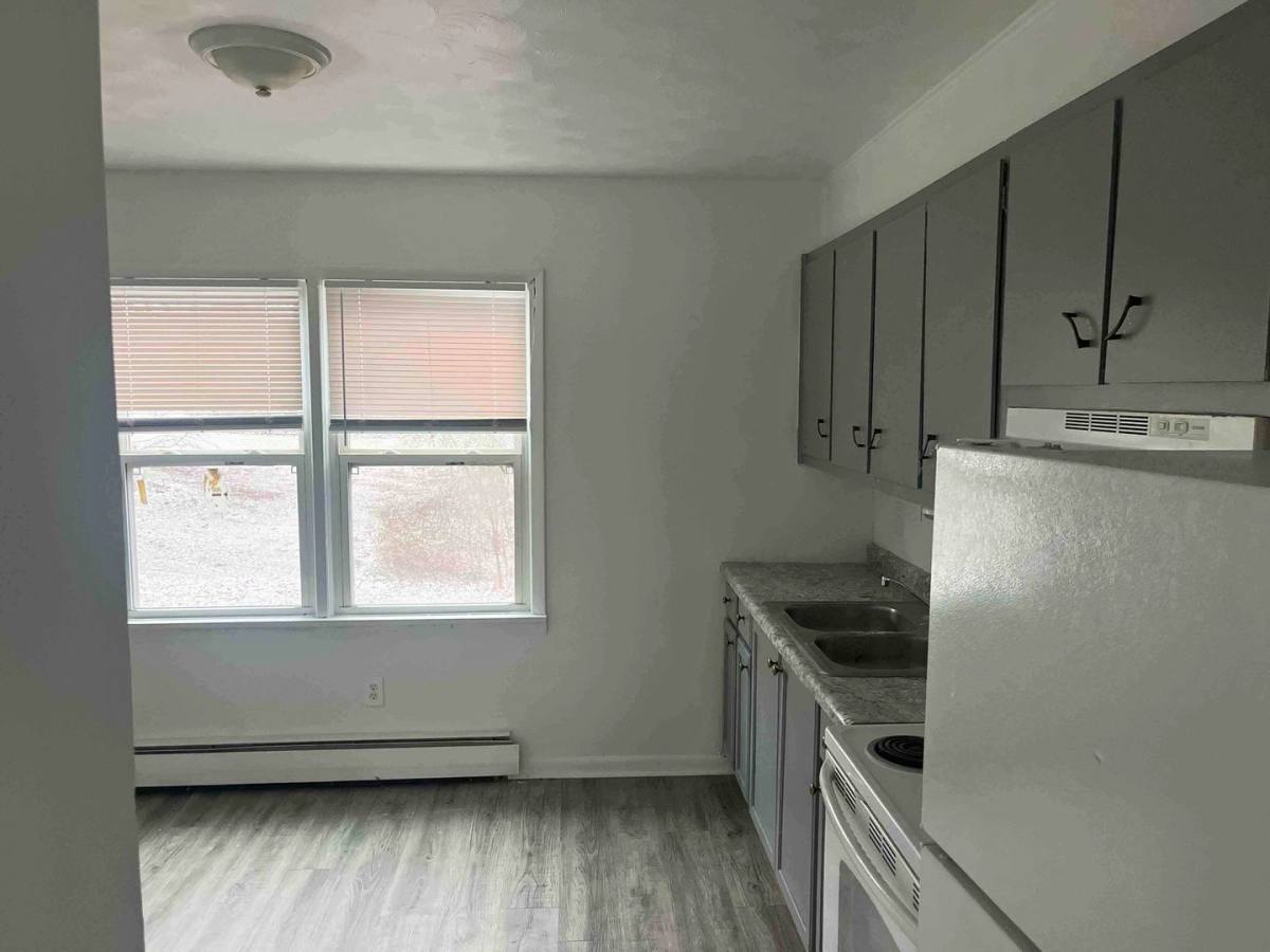 Apartment for rent at 100 Navaho Court, Radcliff, KY 40160