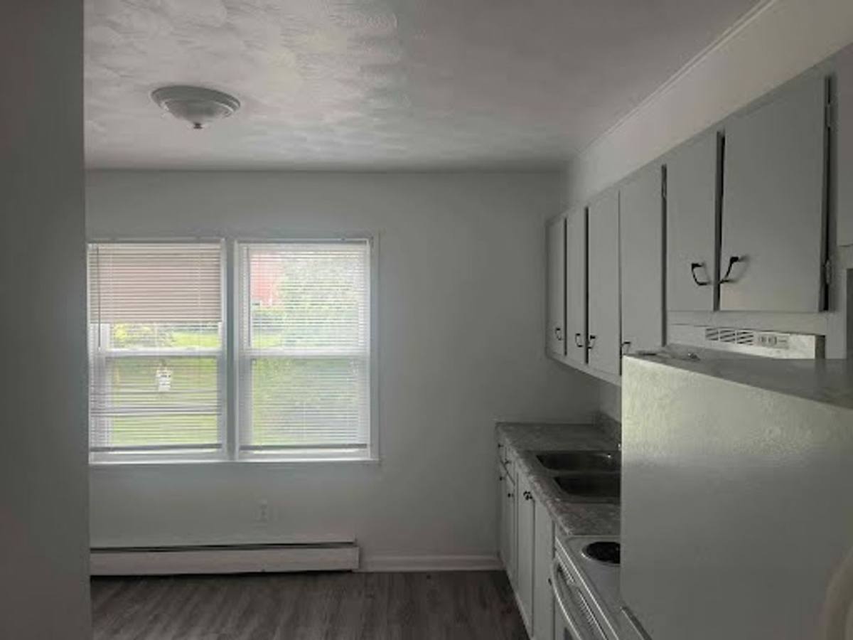 Apartment for rent at 100 Navaho Court, Radcliff, KY 40160