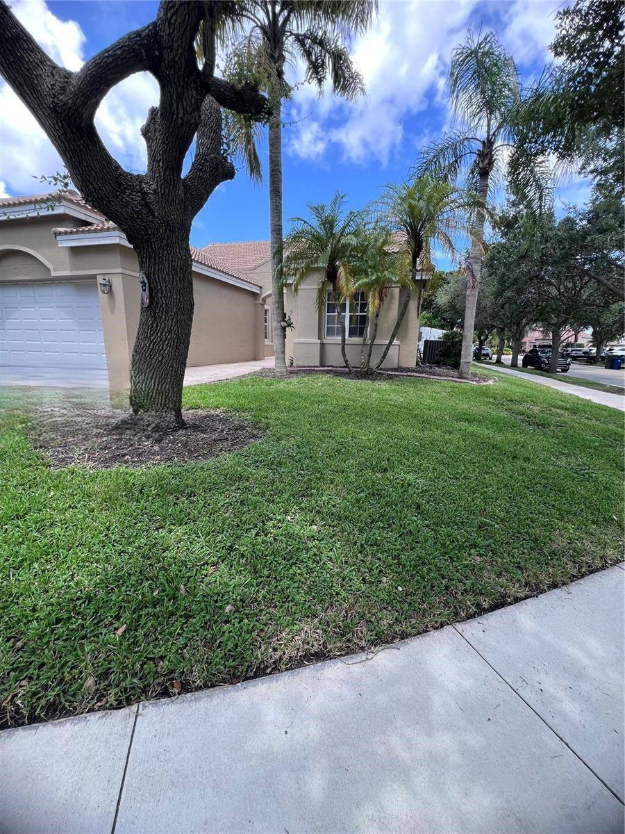 House for rent at 1371 Bayview Circle, Fort Lauderdale, FL 33326