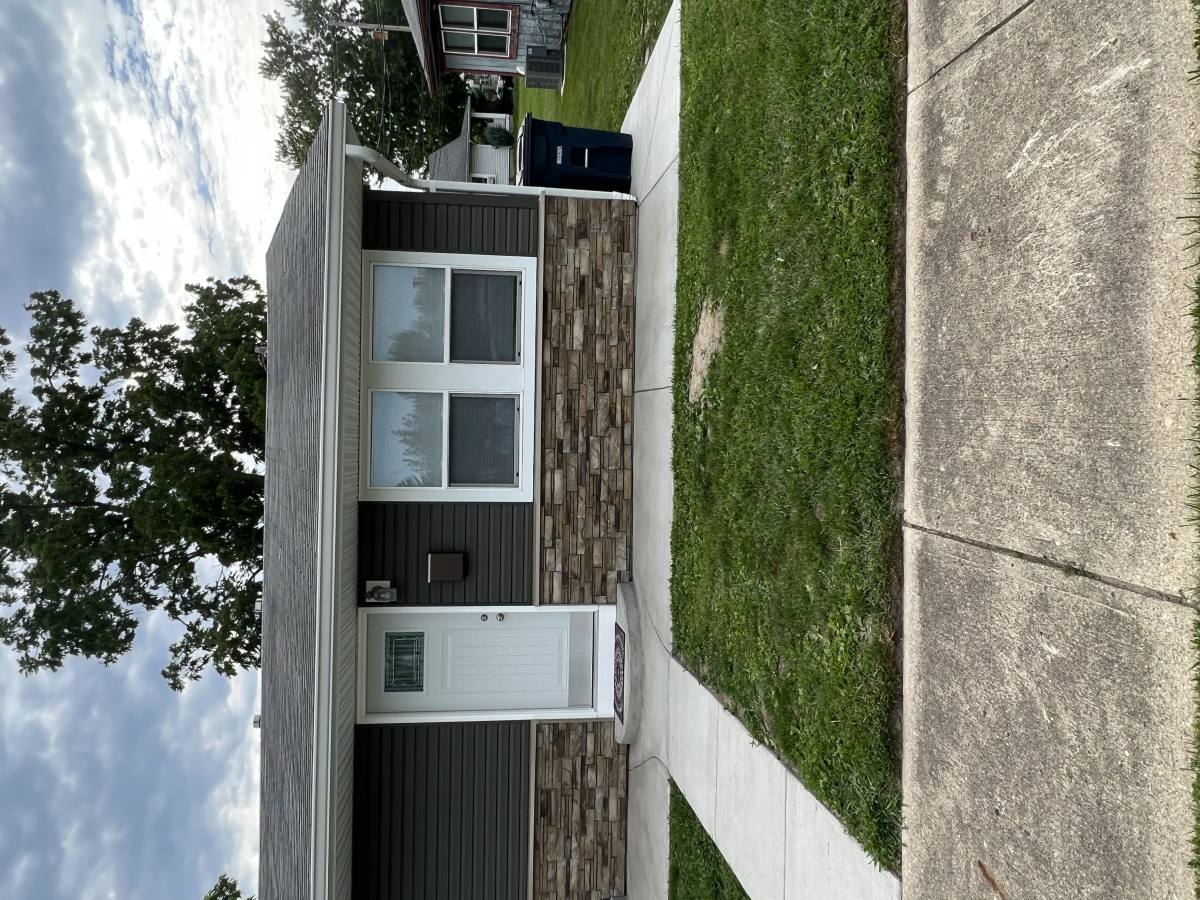 Townhouse for rent at 403 W Boone St, Frankfort, IN 46041