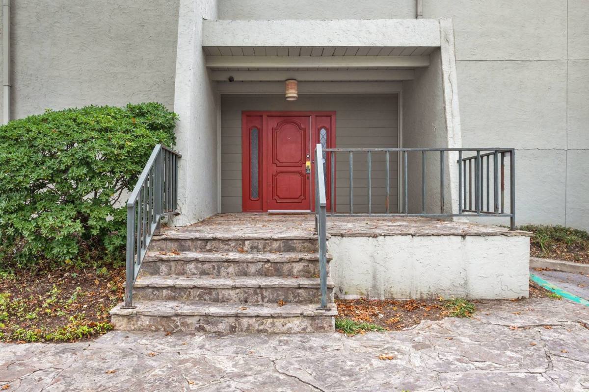Condo for rent at 3102 Eisenhauer Rd, San Antonio, TX 78209