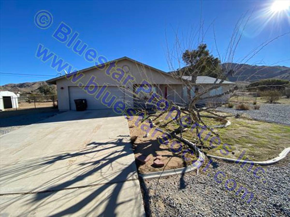 House for rent at 14725 Desert Star Rd, Apple Valley, CA 92307