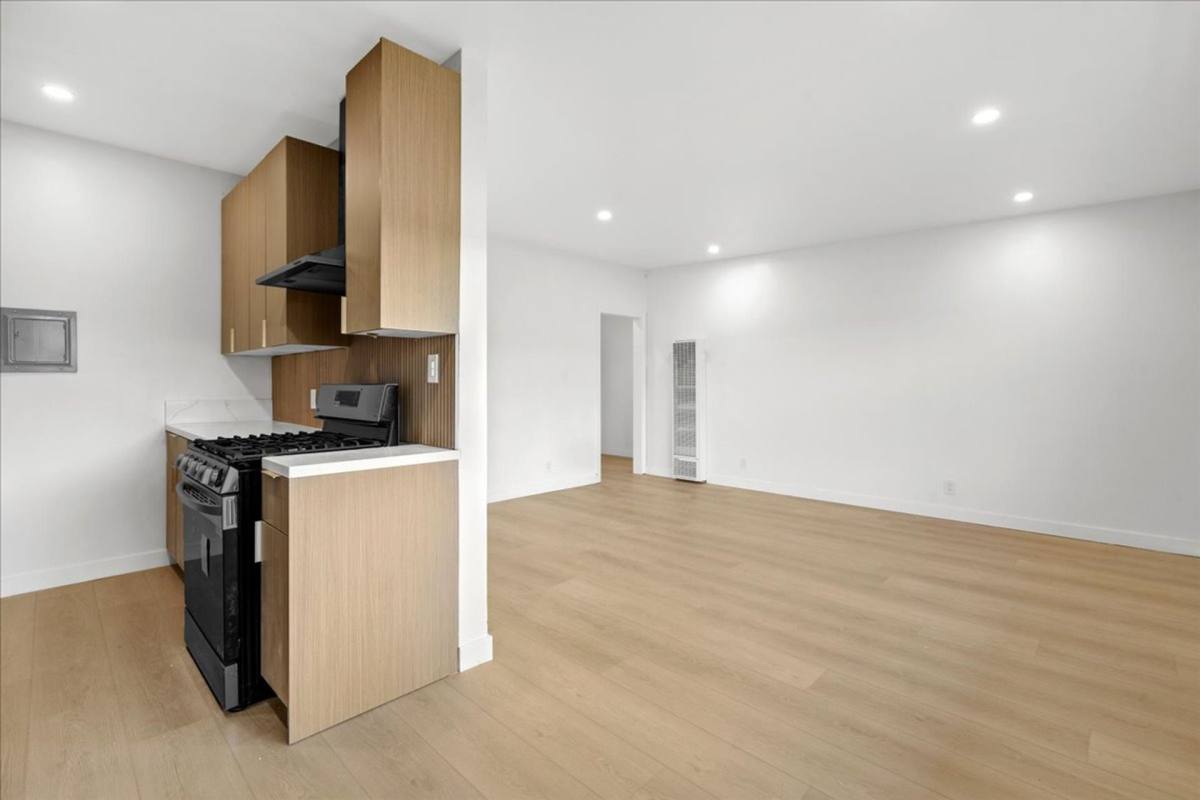 Apartment for rent at 12017 Pacific Ave, Los Angeles, CA 90066