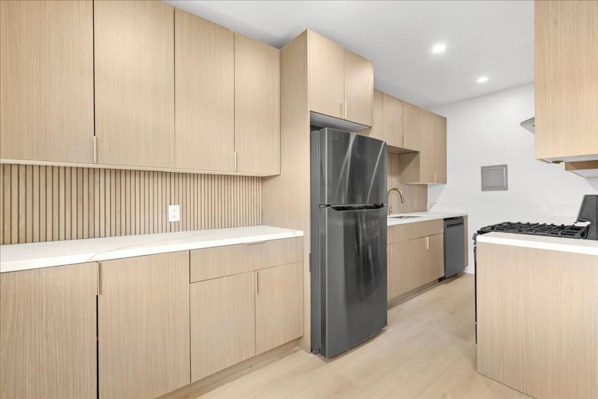Apartment for rent at 12017 Pacific Ave, Los Angeles, CA 90066