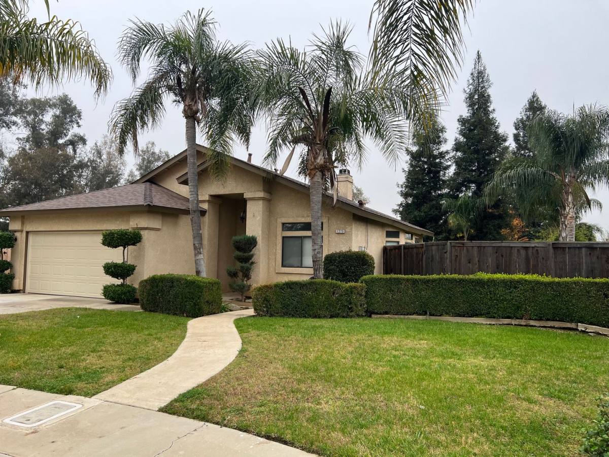 House for rent at 1275 W Kramer Ridge Rd, Reedley, CA 93654