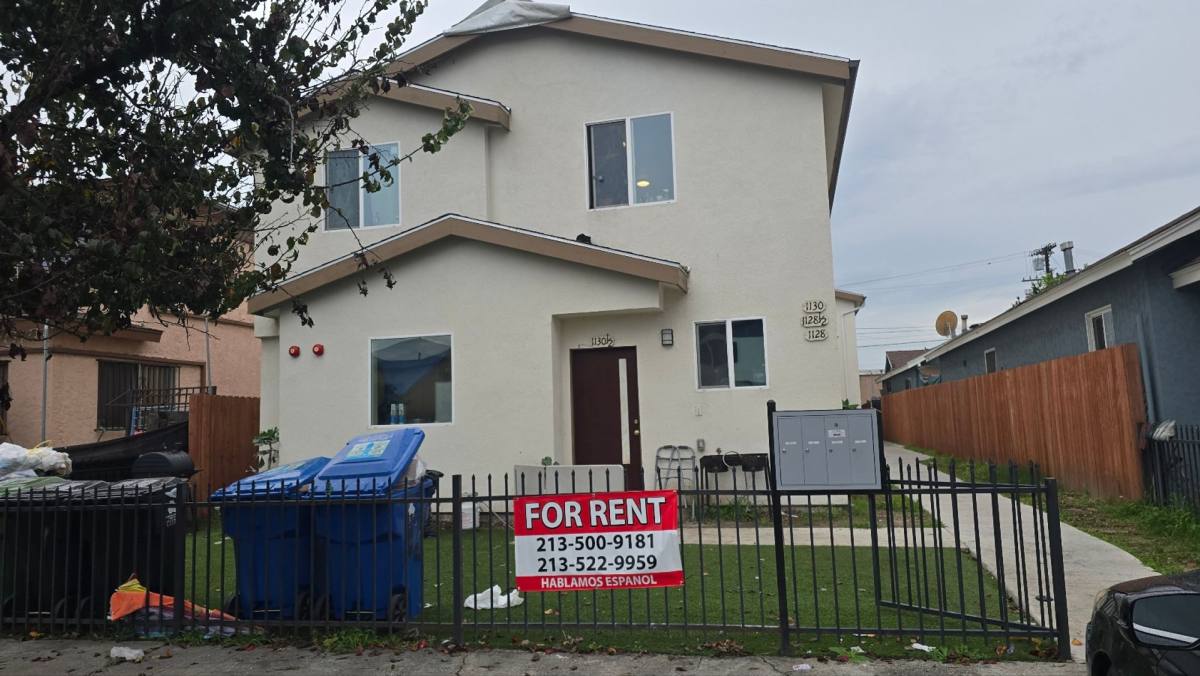 Apartment for rent at 1128 E 28th St, Los Angeles, CA 90011