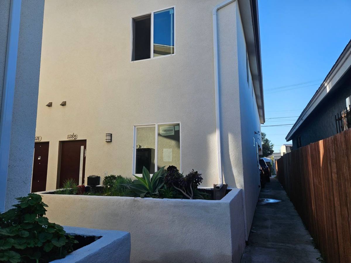 Apartment for rent at 1128 E 28th St, Los Angeles, CA 90011