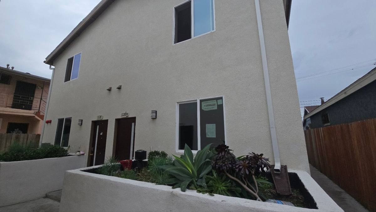 Apartment for rent at 1128 E 28th St, Los Angeles, CA 90011