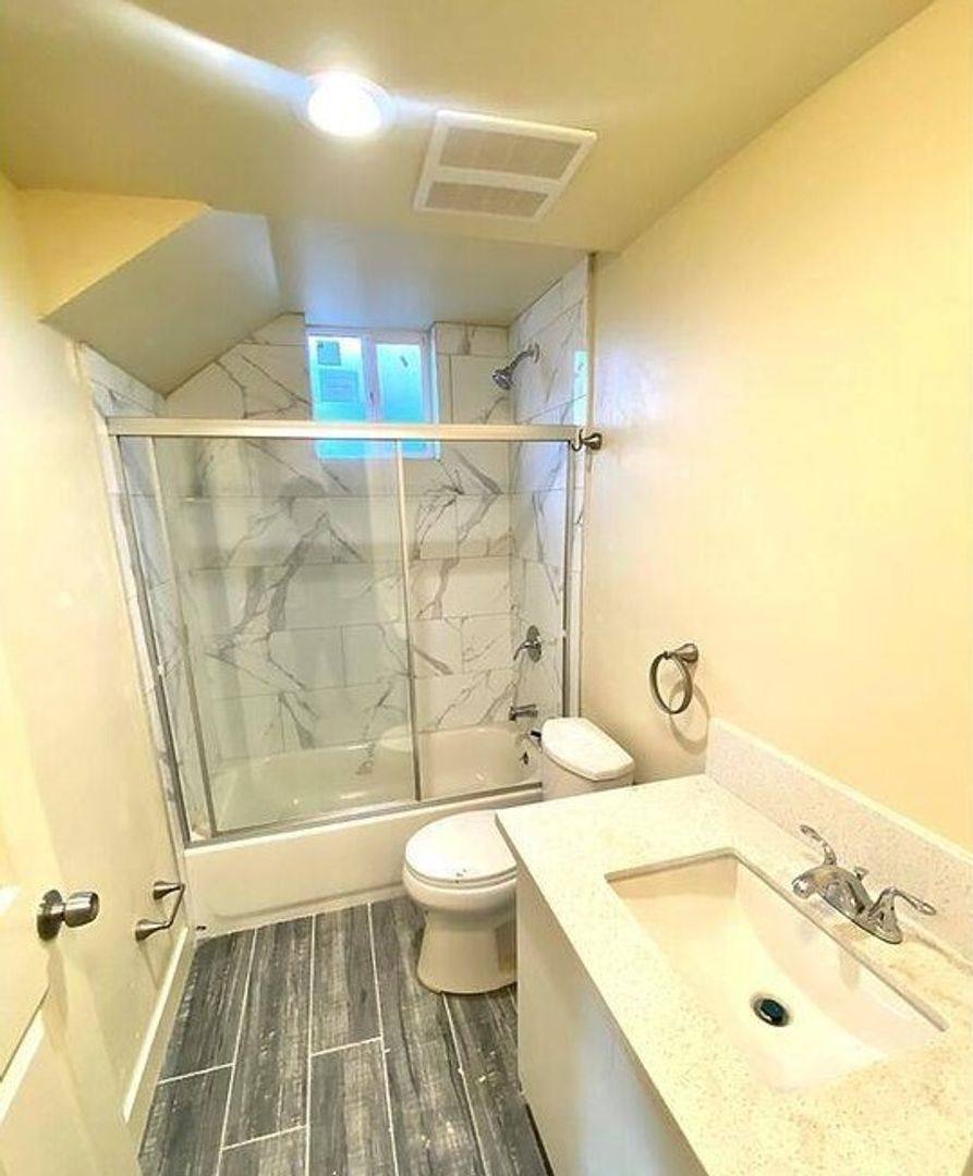 Apartment for rent at 1128 E 28th St, Los Angeles, CA 90011
