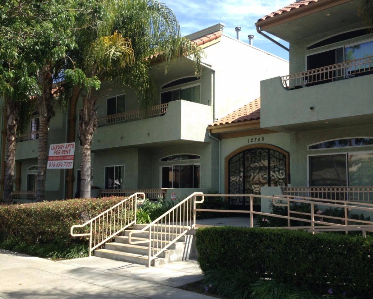 Apartment for rent at 12740 Oxnard St, North Hollywood, CA 91606