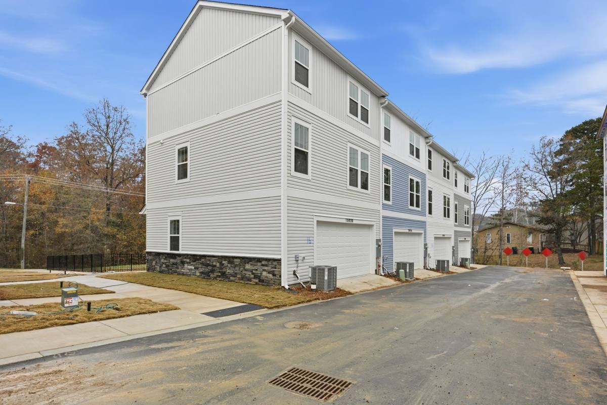 Townhouse for rent at 10317 Rozzelles Ferry Rd, Charlotte, NC 28214