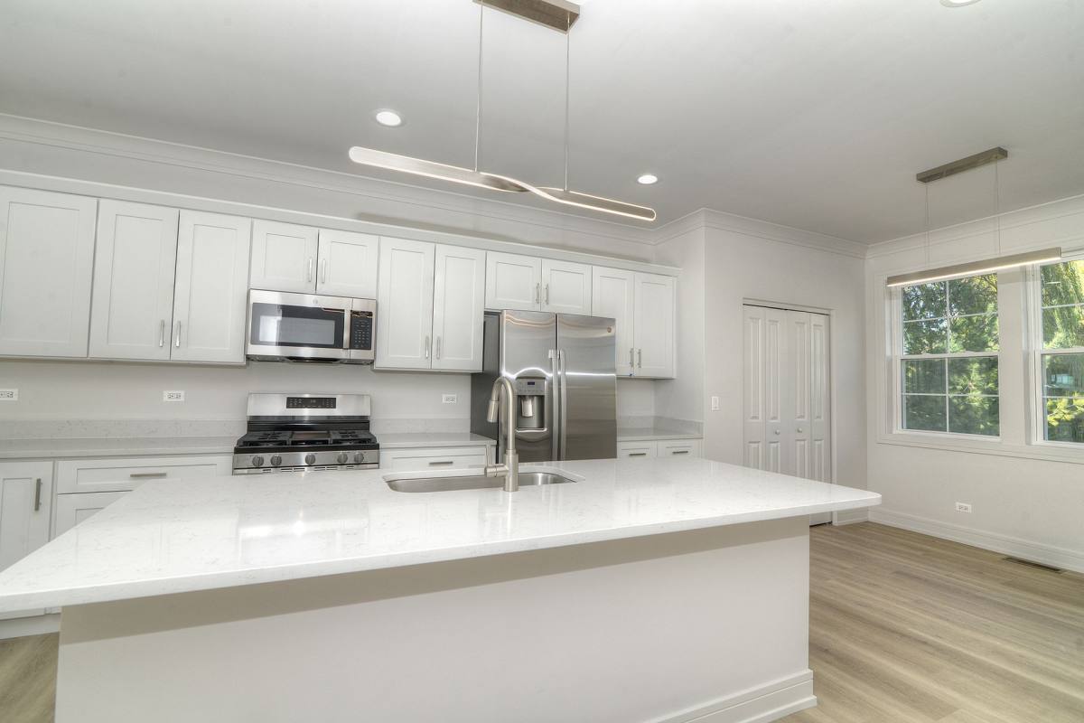 Townhouse for rent at 214 N Walnut St, Bensenville, IL 60106