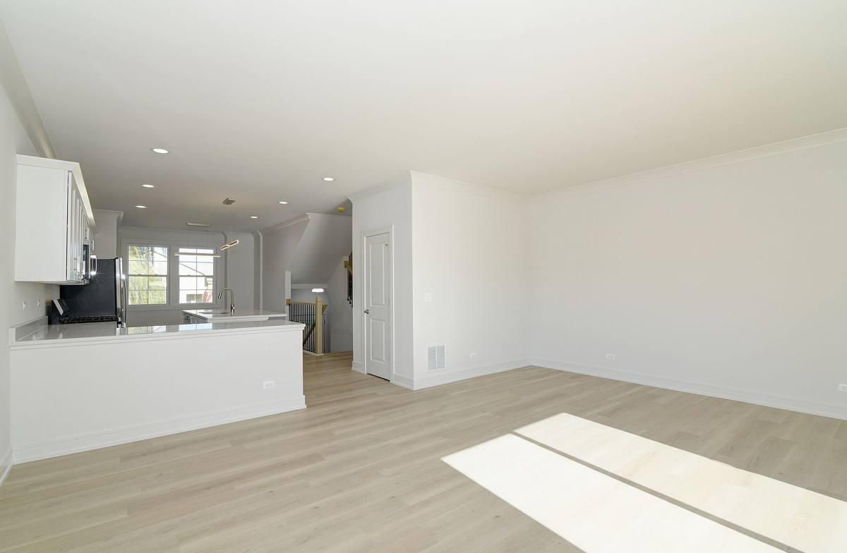 Townhouse for rent at 214 N Walnut St, Bensenville, IL 60106
