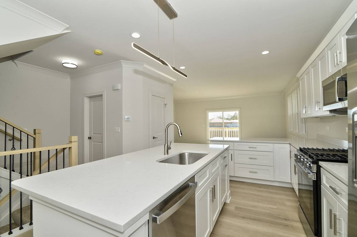 Townhouse for rent at 214 N Walnut St, Bensenville, IL 60106