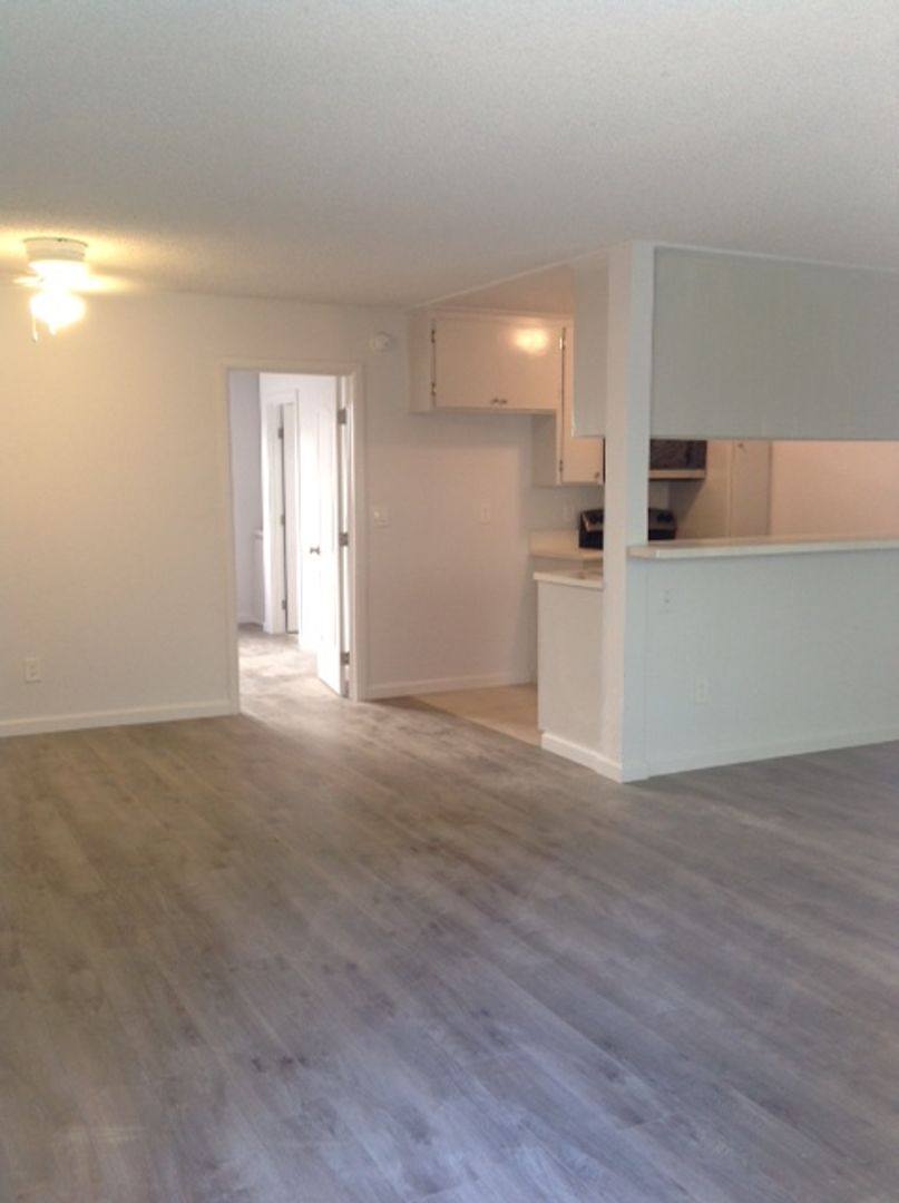 Apartment for rent at 5809 N Reseda Blvd, Tarzana, CA 91356