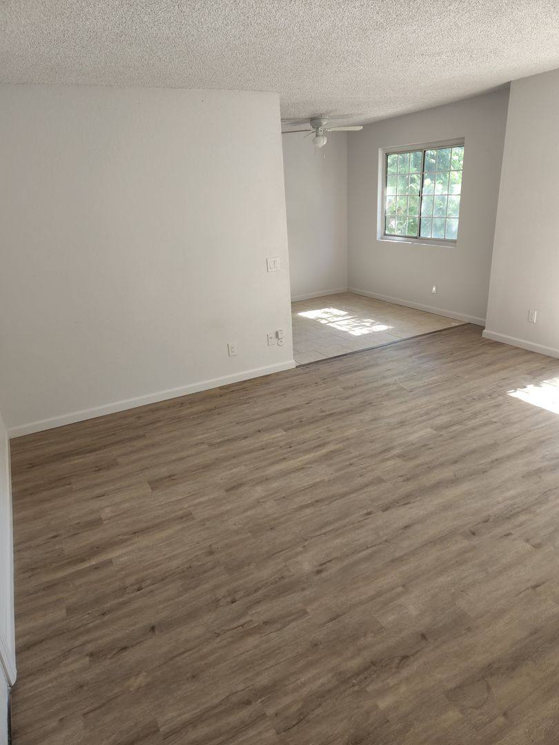 Apartment for rent at 5809 N Reseda Blvd, Tarzana, CA 91356